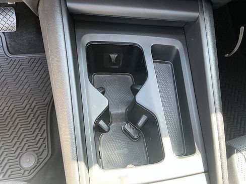 Used 2025 Volkswagen Tiguan SE FWD image 20