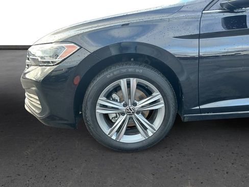 Used 2024 Volkswagen Jetta SE w/ Panoramic Sunroof Package image 13