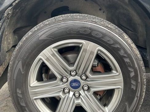 Used 2018 Ford F150 XLT w/ Equipment Group 302A Luxury image 9