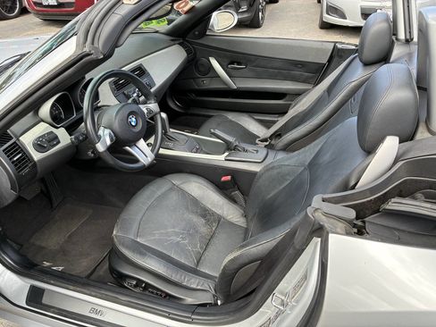 Used 2005 BMW Z4 3.0i RWD image 3