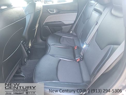 Used 2024 Jeep Compass Latitude image 15