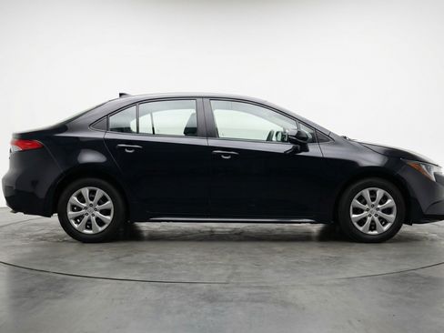 Used 2025 Toyota Corolla LE image 11