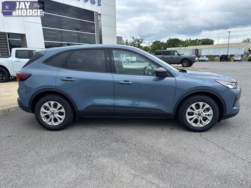 Used 2025 Ford Escape Active w/ Tech Pack #1 FWD image 9