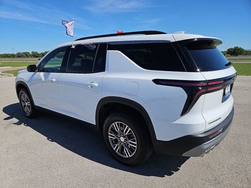 Used 2026 Chevrolet Traverse LT w/ Driver Confidence Package FWD image 4