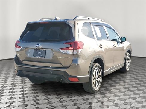 Used 2020 Subaru Forester Premium image 2