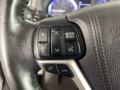 Used 2017 Toyota Highlander XLE image 17