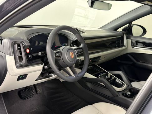 Certified 2026 Porsche Cayenne Coupe AWD/4WD image 4