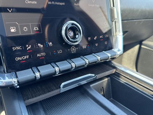 Used 2024 GMC Acadia Denali w/ Super Cruise Package image 32