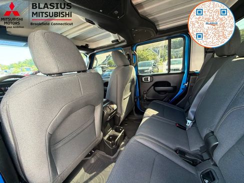 Used 2024 Jeep Gladiator Sport AWD/4WD image 43