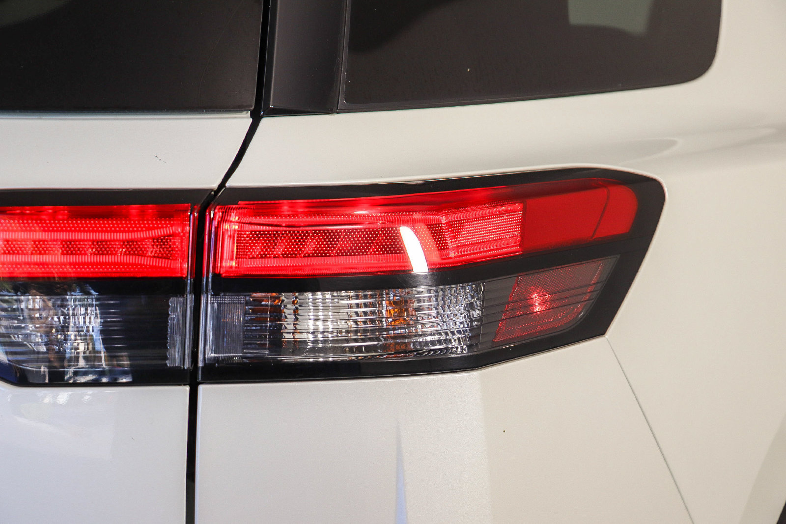 Used 2024 Nissan Pathfinder SV FWD image 9