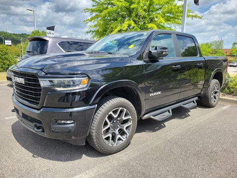 Used 2025 RAM 1500 Laramie w/ Sport Appearance Package AWD/4WD image 3