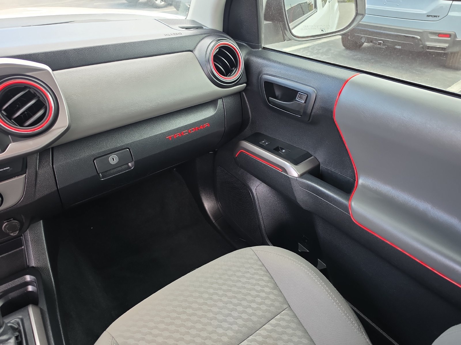Used 2022 Toyota Tacoma SR5 RWD image 12