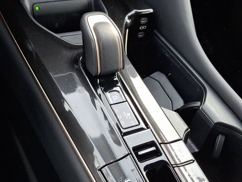 Used 2025 Toyota Crown Signia image 12