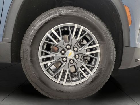 Used 2025 Chevrolet Traverse LT AWD/4WD image 3