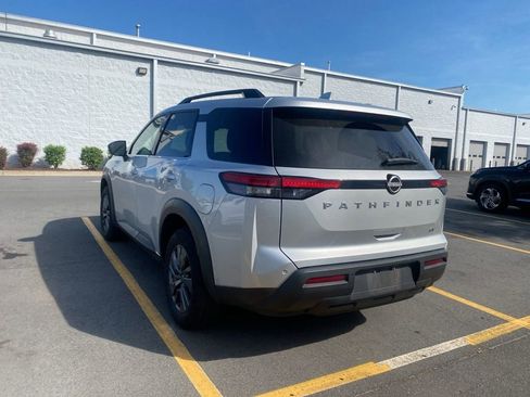 Certified 2024 Nissan Pathfinder SV FWD image 6