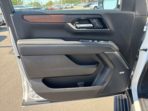 Used 2025 GMC Yukon XL Denali w/ Sun & Power Step Package image 29