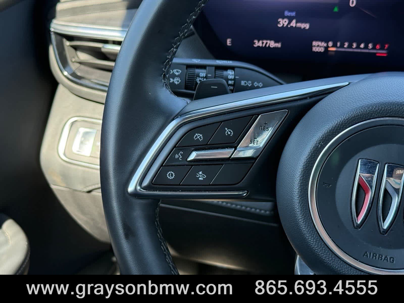 Used 2025 Buick Enclave Preferred AWD/4WD image 25