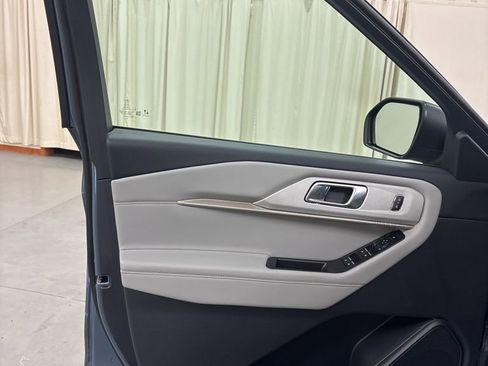 New 2026 Ford Explorer Active w/ Active Comfort Package image 17