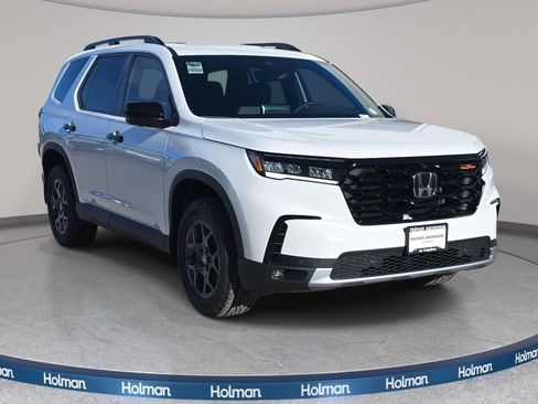 New 2025 Honda Pilot TrailSport image 3