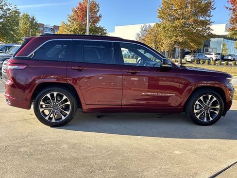 Used 2024 Jeep Grand Cherokee Overland image 2
