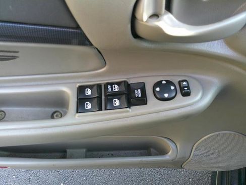 Used 2004 Chevrolet Impala SS w/ Preferred Equipment Group image 8