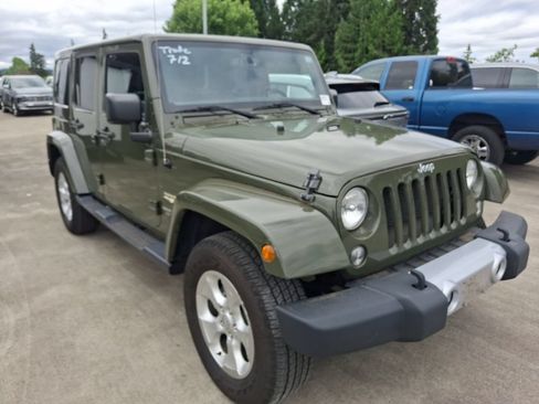 Used 2015 Jeep Wrangler Unlimited Sahara w/ Connectivity Group AWD/4WD image 2