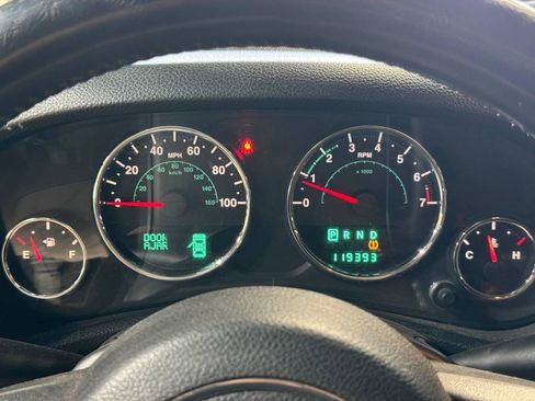 Used 2014 Jeep Wrangler Unlimited Sahara w/ Connectivity Group AWD/4WD image 21