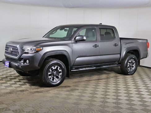 Used 2019 Toyota Tacoma TRD Off-Road image 7