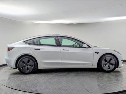Used 2023 Tesla Model 3 Standard Range image 8