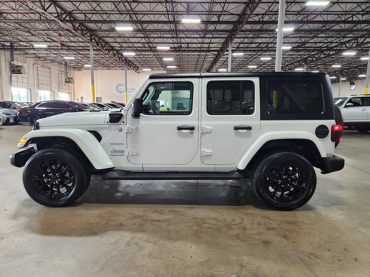 Used 2023 Jeep Wrangler Unlimited Sahara w/ Cold Weather Group AWD/4WD image 7