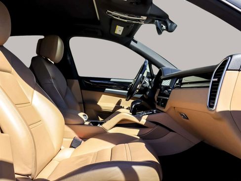 Used 2019 Porsche Cayenne image 37