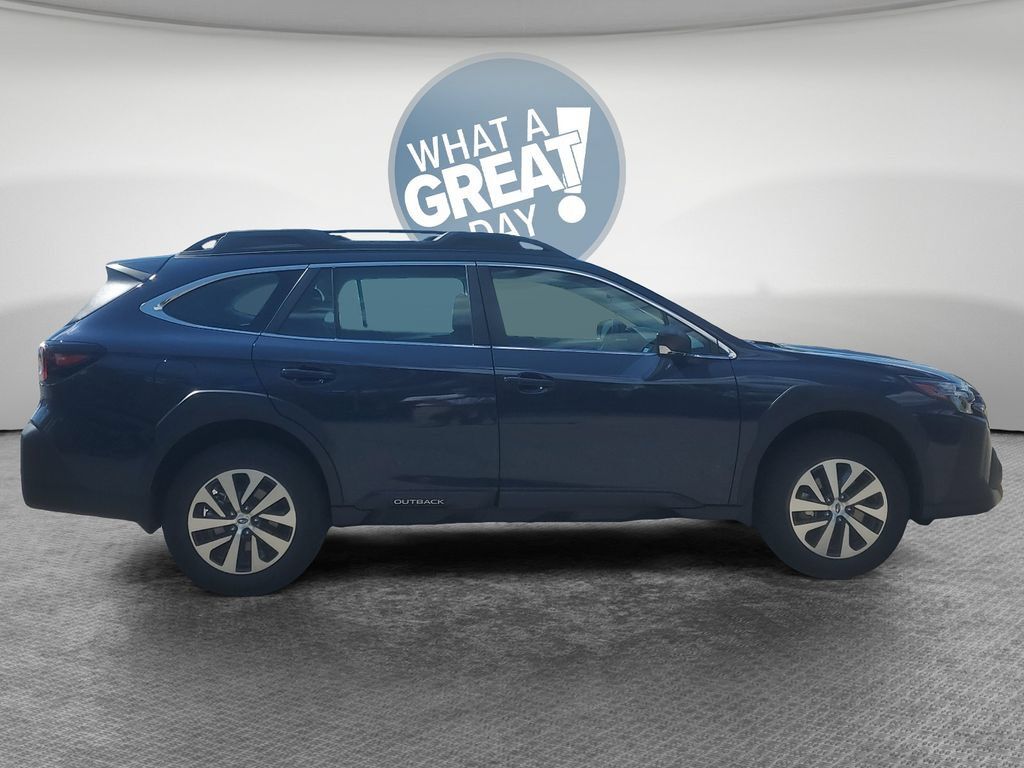 Used 2025 Subaru Outback AWD/4WD image 2