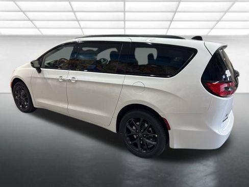 New 2026 Chrysler Pacifica Limited w/ S Appearance Package image 4