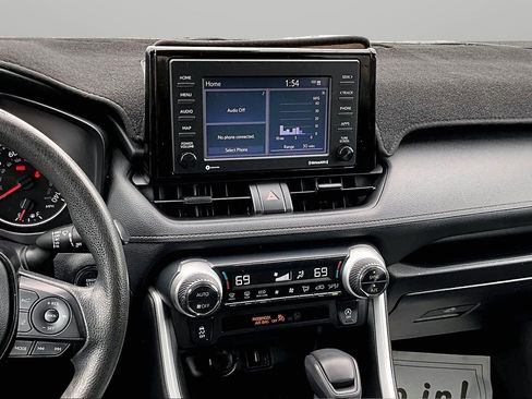 Used 2022 Toyota RAV4 XLE FWD image 6