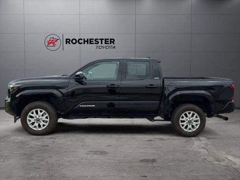 Certified 2025 Toyota Tacoma SR5 AWD/4WD image 32