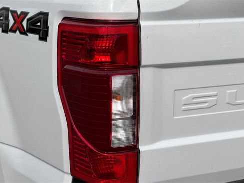 Used 2022 Ford F350 XLT w/ Camper Package image 31