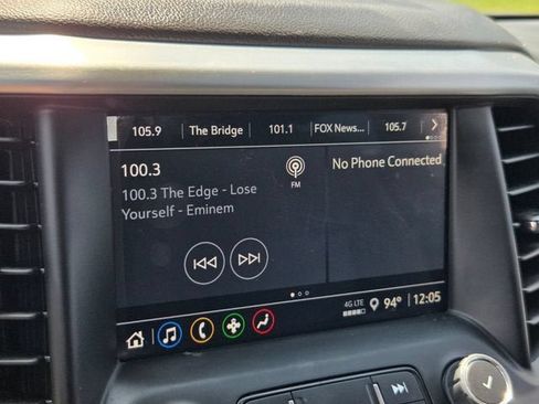 Used 2023 GMC Acadia SLE w/ Driver Convenience Package FWD image 19
