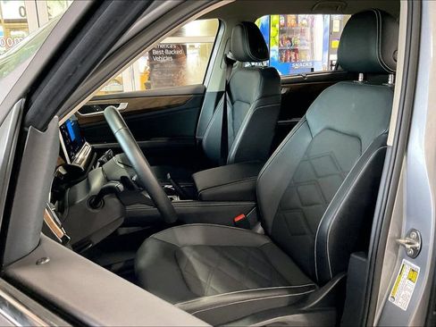 Used 2026 Volkswagen Atlas SE AWD/4WD image 3