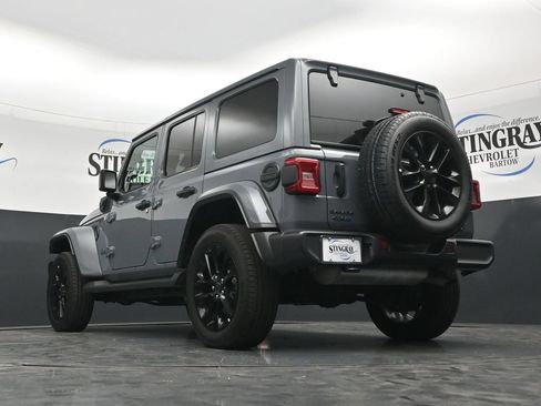 Used 2025 Jeep Wrangler Unlimited Sahara AWD/4WD image 33