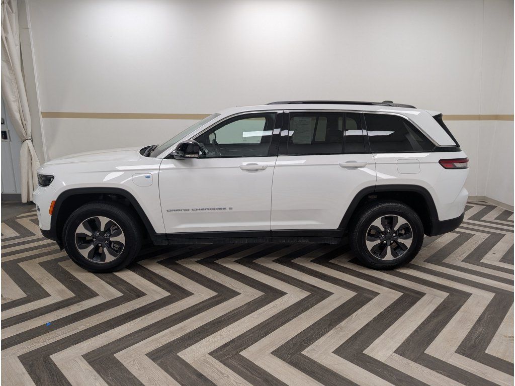 Used 2024 Jeep Grand Cherokee Limited 4xe AWD/4WD image 3