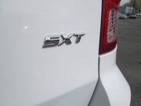 Used 2020 Dodge Grand Caravan SXT FWD image 7