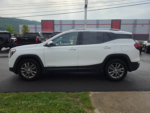 Used 2024 GMC Terrain SLT AWD/4WD image 7