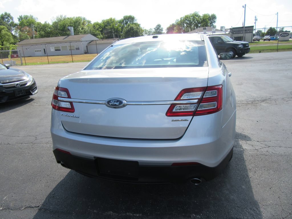 Used 2018 Ford Taurus SE FWD image 7
