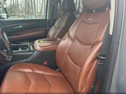 Used 2019 Cadillac Escalade Premium Luxury w/ LPO, Radiant Package image 9