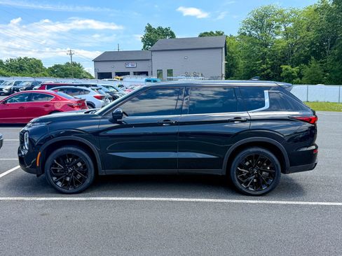 Used 2023 Mitsubishi Outlander SE Black Edition AWD/4WD image 3