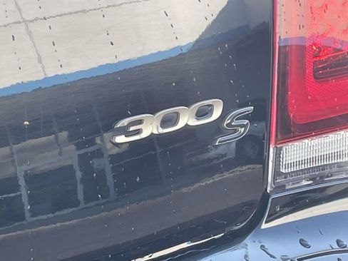 Used 2019 Chrysler 300 S w/ 300S Premium Group 2 RWD image 5