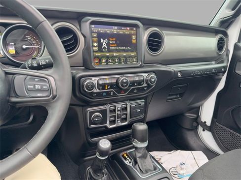 Used 2023 Jeep Wrangler Unlimited w/ Sun & Screen Package image 17