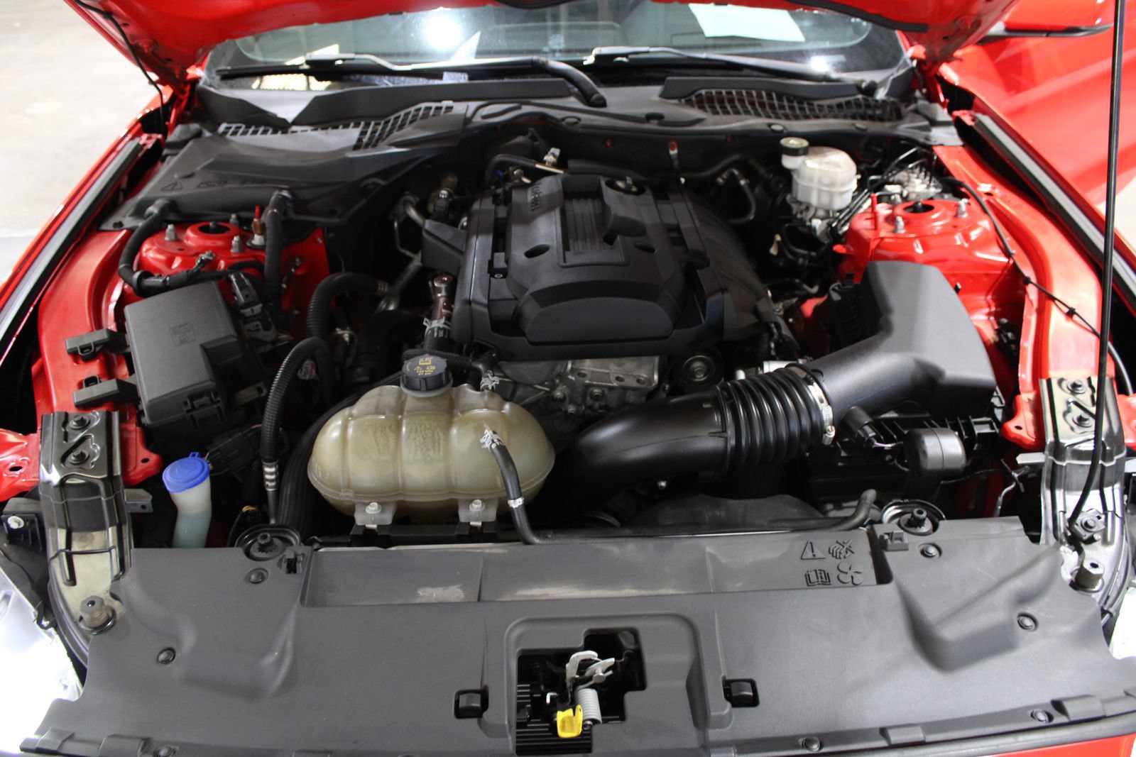 Used 2020 Ford Mustang Premium RWD image 31
