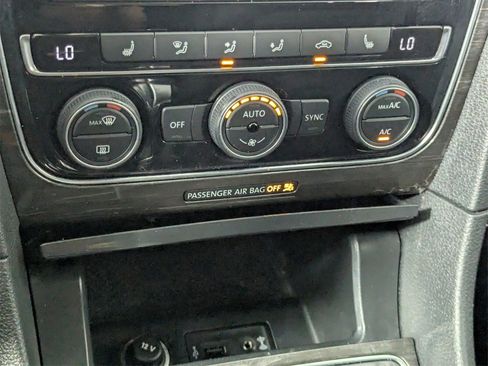 Used 2018 Volkswagen Passat 2.0T SEL Premium image 17