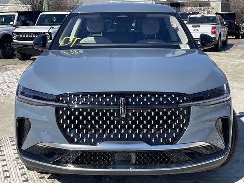 New 2026 Lincoln Nautilus Premier image 8